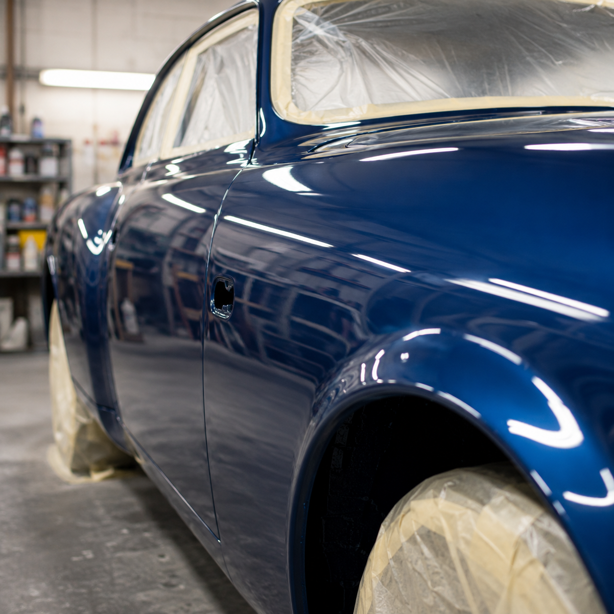 Carrosserie automobile brillante après application d'un vernis